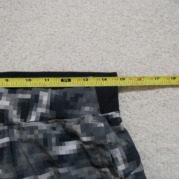 Lululemon Pace breaker shorts with liner Medium - Picture 4 of 7